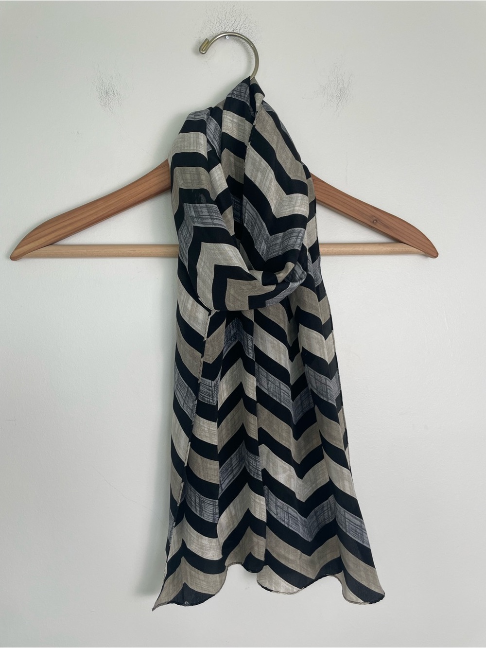 CASCÀ Chevron Silk Scarf Black Gray Beige 60” Long Y2K Minimalist